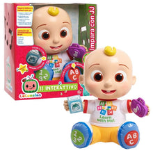 Scopri JJ Interattiva di Giochi Preziosi: insegna lettere, numeri e colori con 50+ frasi e canzoni. Ideale dai 18 mesi. Imparare diventa un gioco!