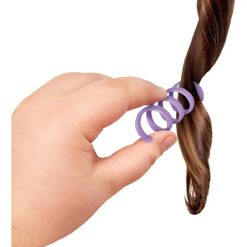 La valigetta Frozen con accessori per capelli è il set perfetto per bambine creative! Contiene hair twirler, mollette ed elastici per acconciature da favola.11