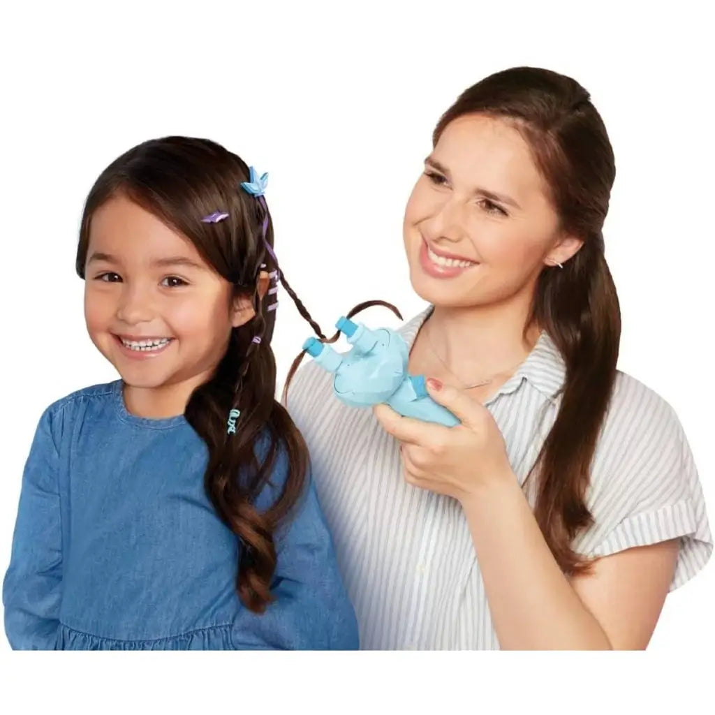 La valigetta Frozen con accessori per capelli è il set perfetto per bambine creative! Contiene hair twirler, mollette ed elastici per acconciature da favola.13