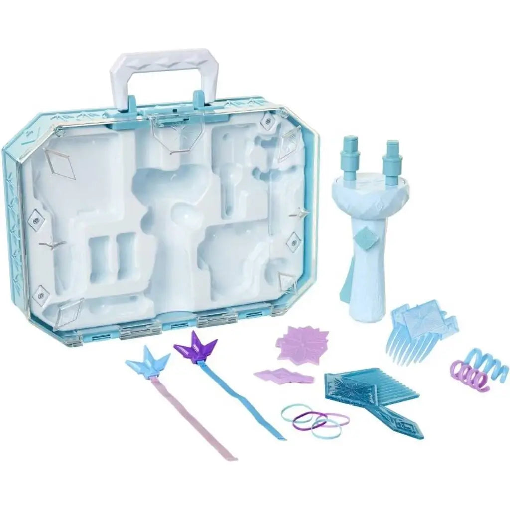 La valigetta Frozen con accessori per capelli è il set perfetto per bambine creative! Contiene hair twirler, mollette ed elastici per acconciature da favola.6