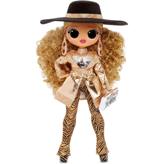 LOL Surprise OMG Da Boss, la bambola alla moda della Serie 3 con 20 sorprese! Giochi Preziosi. Include abiti, accessori e camerino riutilizzabile. Articolata per pose realistiche, è il regalo perfetto per bambini dai 4 anni 