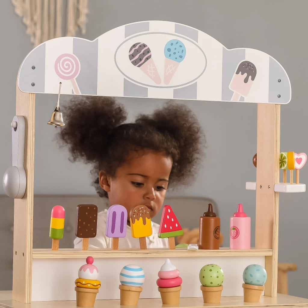 Negozio mobile Viga 3in1 in legno (Gelateria, Pasticceria, Negozio). Include accessori realistici e lavagna per il menu. Sviluppa creatività e logica. Età 3+.6