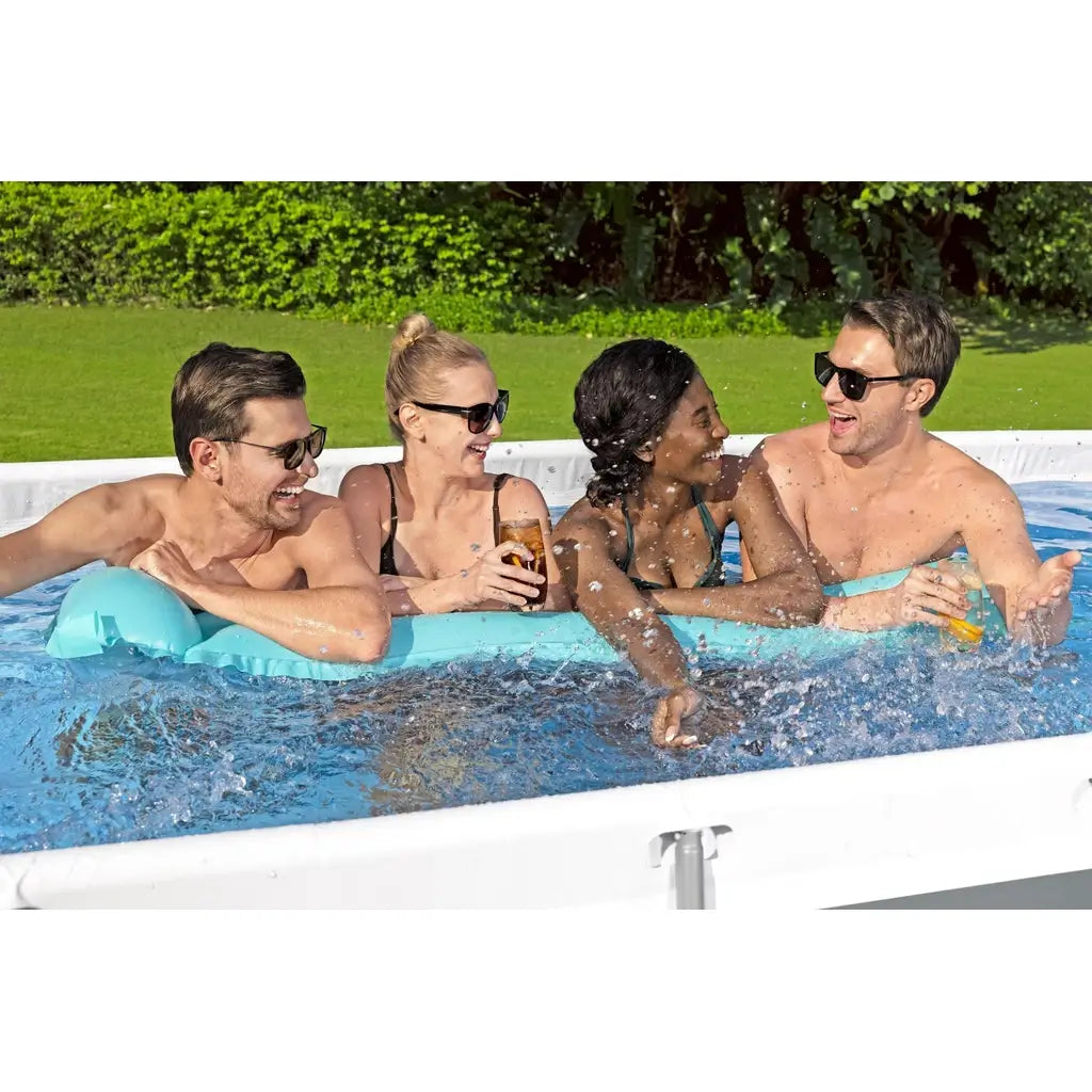 Piscina fuori terra rettangolare Bestway Power Steel 56441 – 404x201x100 cm. Robusta, facile da montare, con struttura in acciaio anticorrosione e liner Tritech. Include pompa, scaletta e accessori