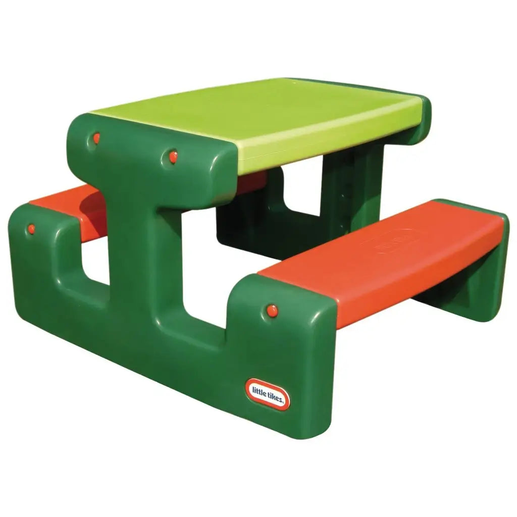 Il Tavolo da Picnic Little Tikes è ideale per giochi e pasti all’aperto. Ospita fino a 4 bambini, è leggero, resistente e facile da spostare. Perfetto per giardino o spazi esterni interni con sedie 
