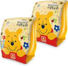 Coppia braccioli gonfiabili Disney Winnie the Pooh 15x23 cm in PVC giallo e rosso con 2 camere d'aria, età 2-6 anni, prodotto Mondo